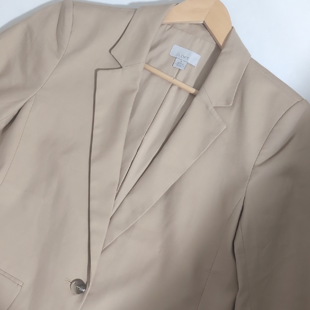 LOFT Women's Beige Blazer